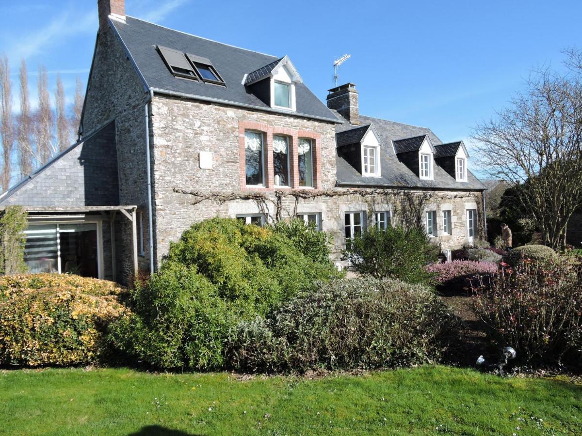 Gite De Charme "La Maison Saint-Leonard" Avec Piscine, Spa, Vue Sur Le Mont Saint-Michel Vains Экстерьер фото
